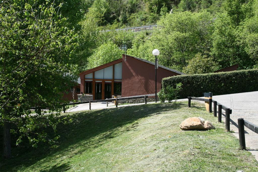 Alberg Escola De Piraguisme De Sort Exteriör bild