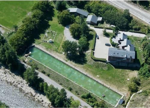Alberg Escola De Piraguisme De Sort Exteriör bild